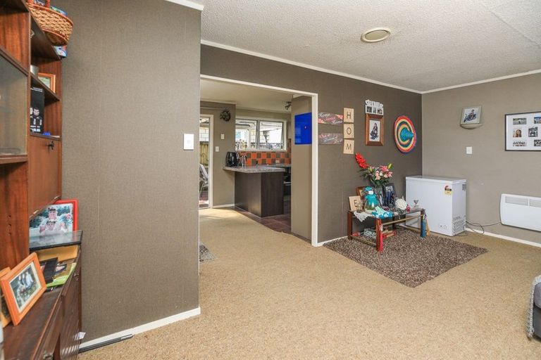 Photo of property in 12 Burrows Place, Frankton, Hamilton, 3204