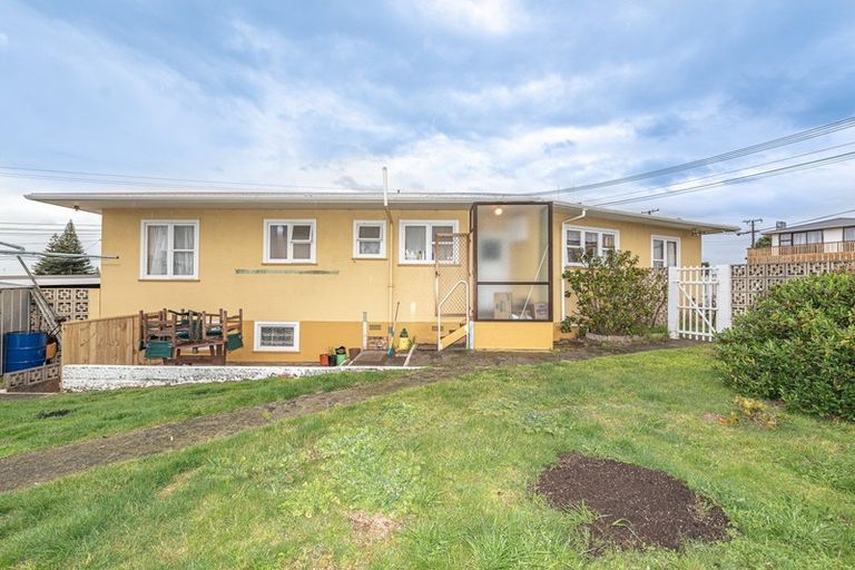 Photo of property in 30 Lee Street, Castlecliff, Whanganui, 4501