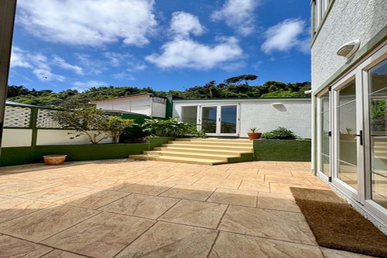 Photo of property in 32 Sunset Parade, Plimmerton, Porirua, 5026