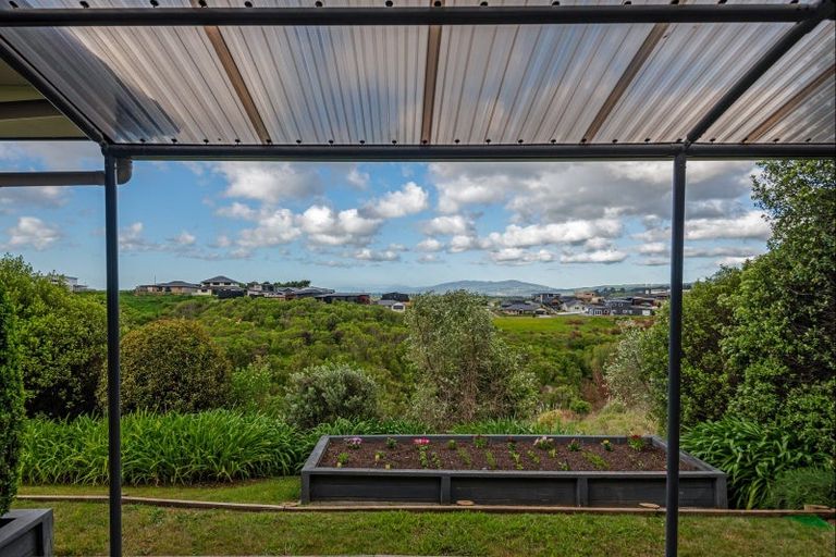 Photo of property in 63 Ruapehu Drive, Fitzherbert, Palmerston North, 4410