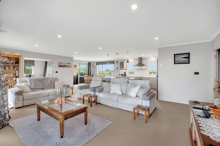 Photo of property in 12 Omana Avenue, Shelly Beach, Helensville, 0874