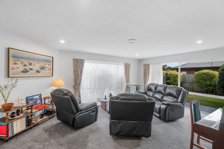 Photo of property in 18 Claverley Gardens, Avonhead, Christchurch, 8042