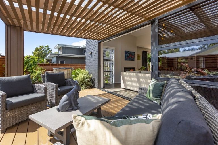 Photo of property in 3 Okoare Lane, Ferndale, New Plymouth, 4310