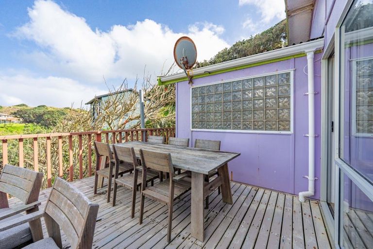 Photo of property in 63 Sea View Road, Baylys Beach, 0377