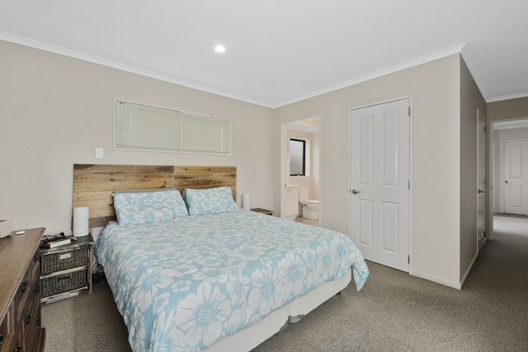 Photo of property in 9 Percy Kinsman Crescent, Riverstone Terraces, Upper Hutt, 5018