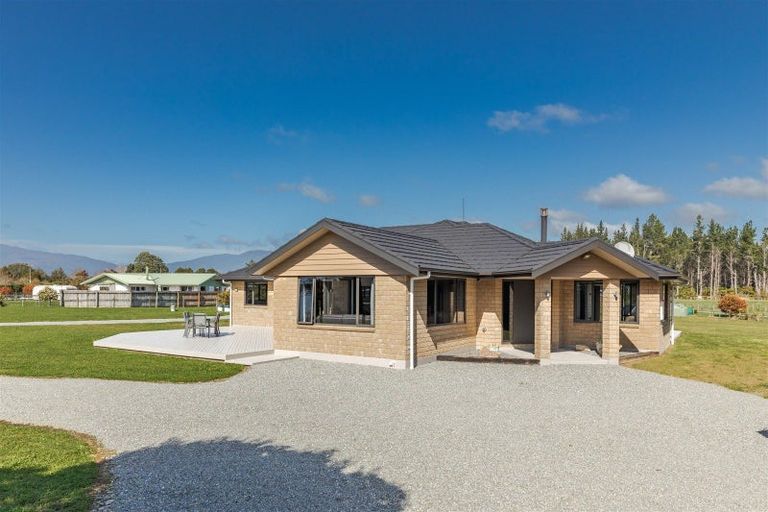 Photo of property in 73 Mcpadden Road, Westport, 7892