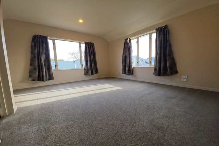 Photo of property in 135a Memorial Avenue, Burnside, Christchurch, 8053