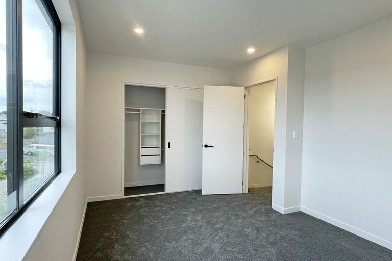 Photo of property in 7 Heketara Way, Massey, Auckland, 0614