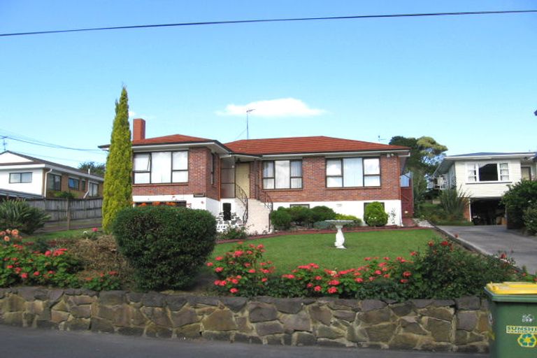 Photo of property in 48 Howard Road, Northcote, Auckland, 0627