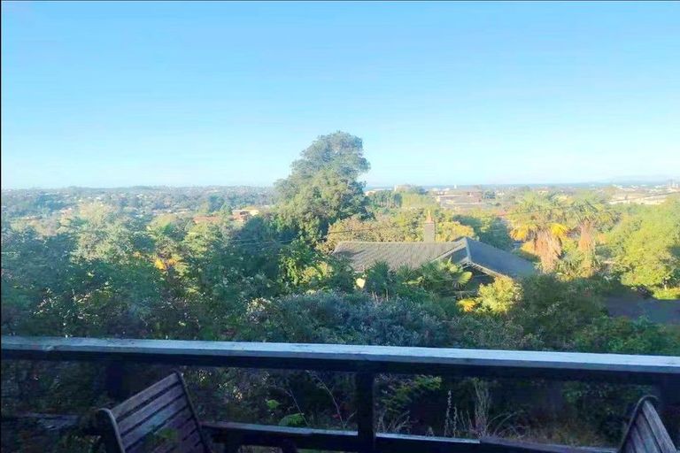 Photo of property in 118 Pupuke Road, Hillcrest, Auckland, 0627