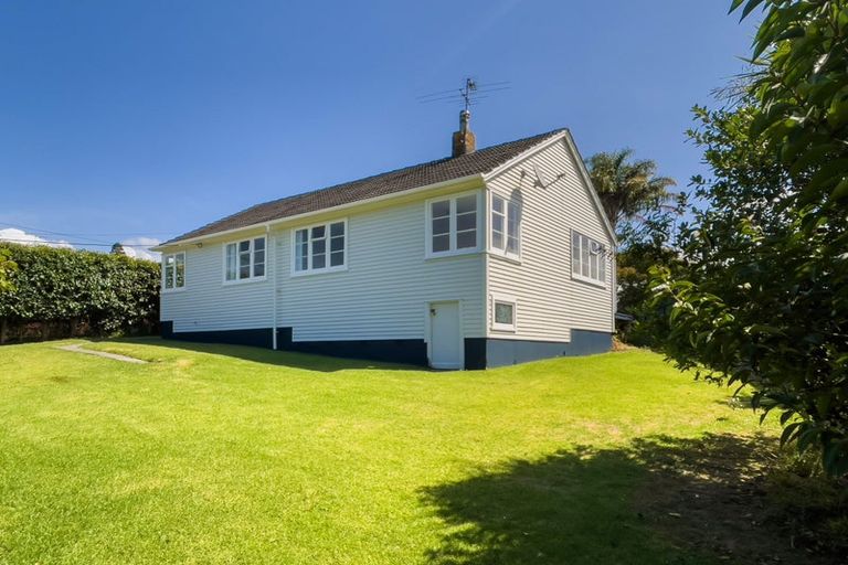 Photo of property in 47 Philomel Crescent, Bayswater, Auckland, 0622