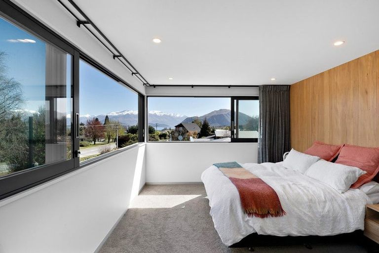 Photo of property in 75 Beacon Point Road, Wanaka, 9305
