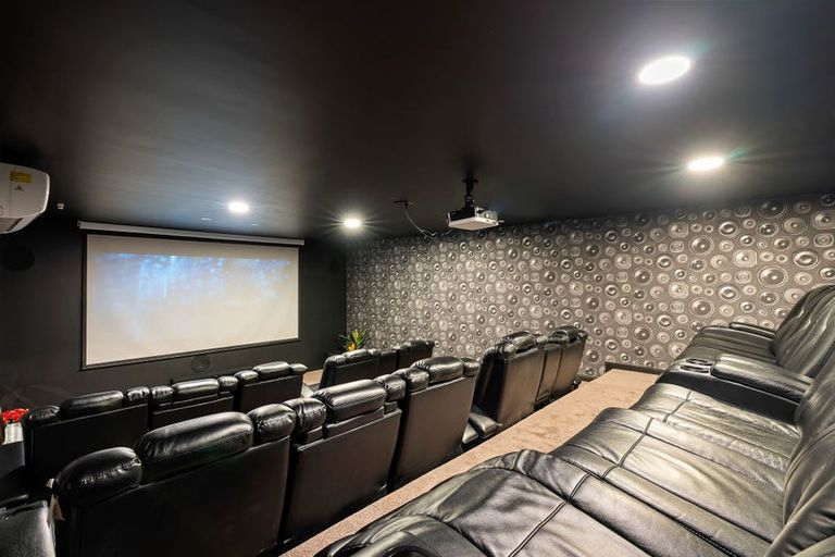 Photo of property in 35 Grumman Lane, Newlands, Wellington, 6037