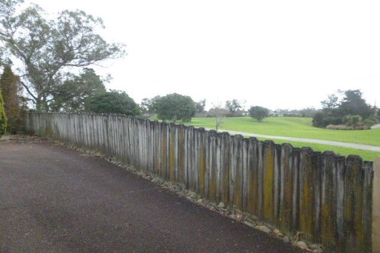 Photo of property in 15 John Lister Close, Golflands, Auckland, 2013