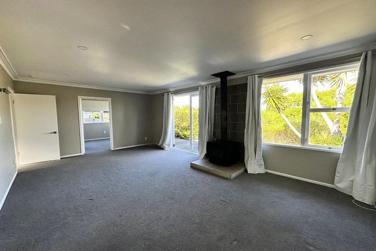 Photo of property in 1/39 St Peters Street, Northcote, Auckland, 0627