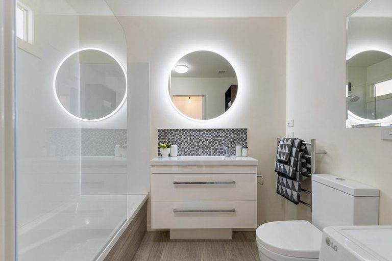 Photo of property in Pirie Street Townhouses, 2/35 Pirie Street, Mount Victoria, Wellington, 6011