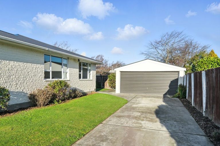 Photo of property in 1 Glenavon Place, Ilam, Christchurch, 8041