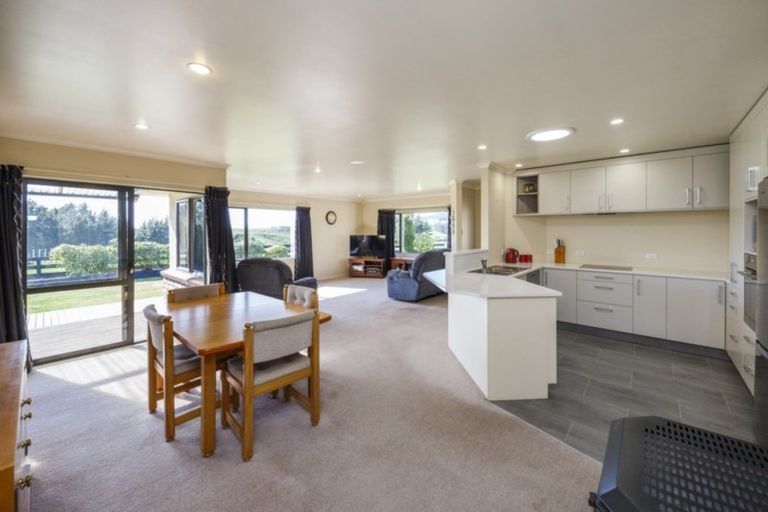 Photo of property in 32 Stoneleigh Lane, Aokautere, Palmerston North, 4471