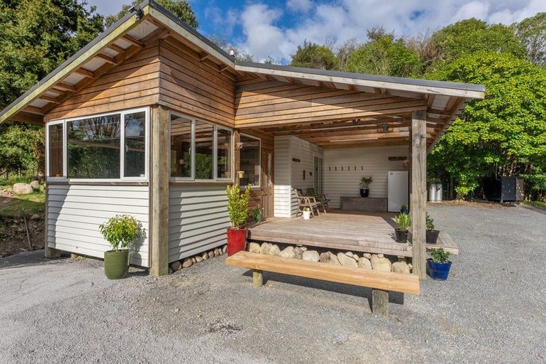 Photo of property in 76 Parenga Road, Hautere, Otaki, 5582