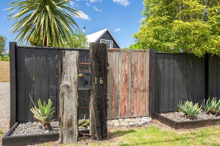 Photo of property in 16 Ngapaki Street, Waikanae Beach, Waikanae, 5036