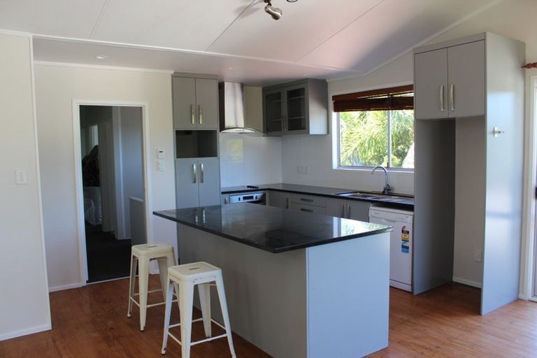 Photo of property in 1/29 Ridgewood Crescent, Birkenhead, Auckland, 0626