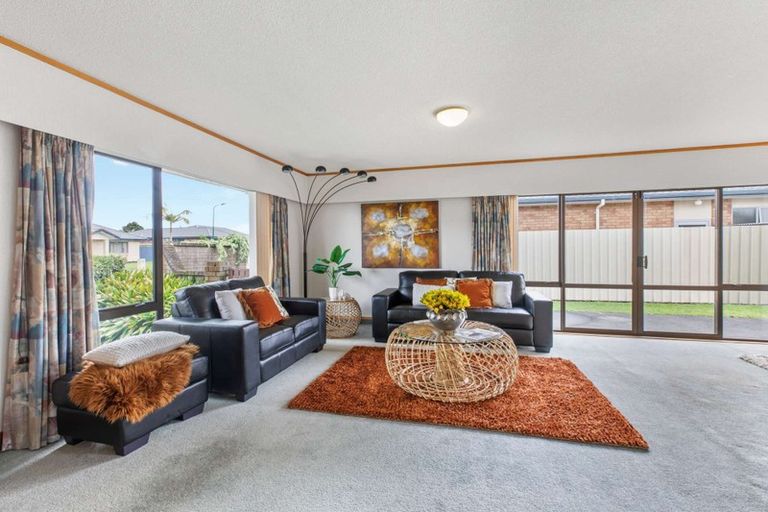 Photo of property in 28 Edgewater Parade, Waiuku, 2123