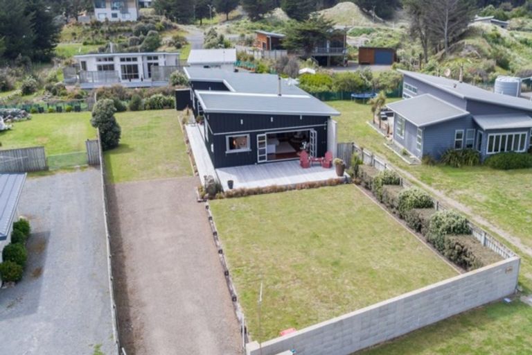 Photo of property in 42a Kent Avenue, Waitarere Beach, Levin, 5510