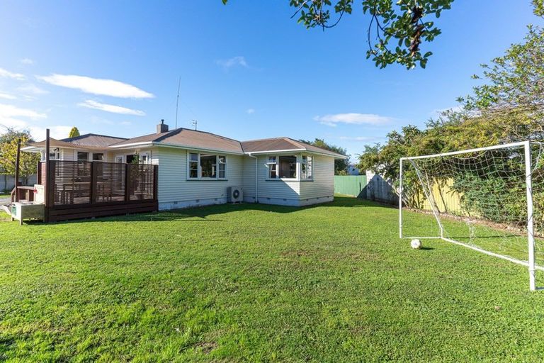 Photo of property in 3 Woburn Place, Takaro, Palmerston North, 4412