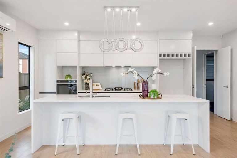 Photo of property in 6 Hinoki Way, Flat Bush, Auckland, 2019