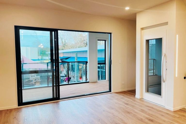 Photo of property in 18 Mina Way, Browns Bay, Auckland, 0630