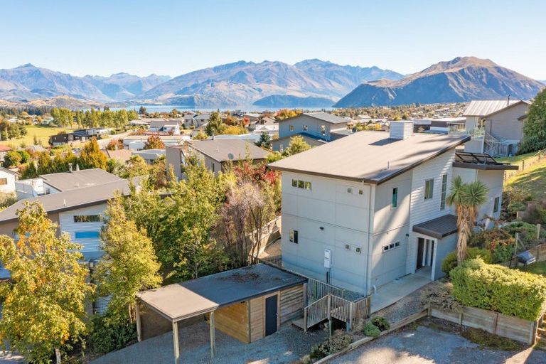 Photo of property in 9 Trevathan Lane, Wanaka, 9305
