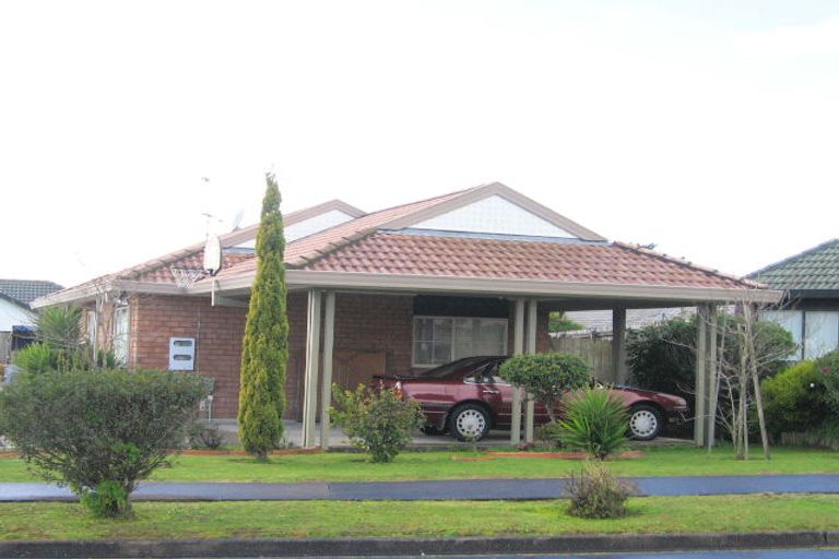 Photo of property in 8 Shenton Place, Burswood, Auckland, 2013