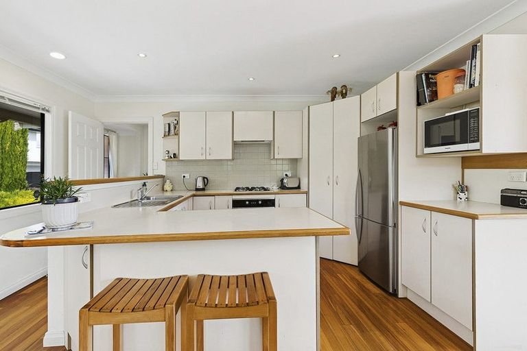 Photo of property in 10 Joseph Banks Drive, Whitby, Porirua, 5024