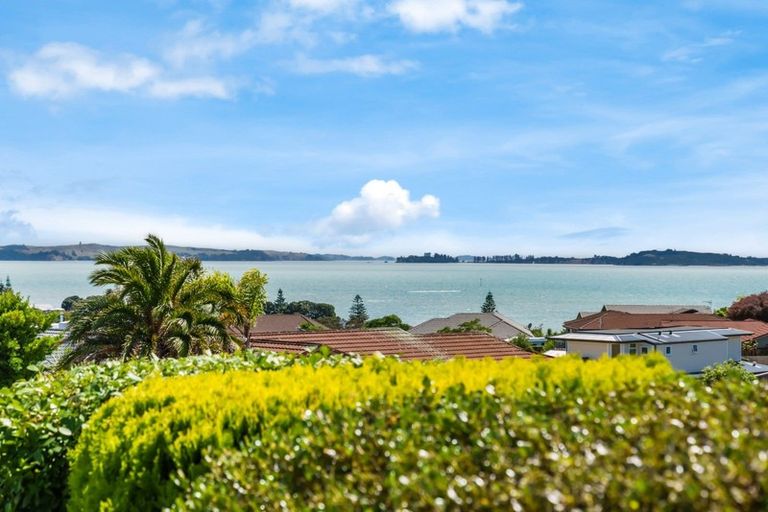 Photo of property in 2 Gillard Place, Eastern Beach, Auckland, 2012