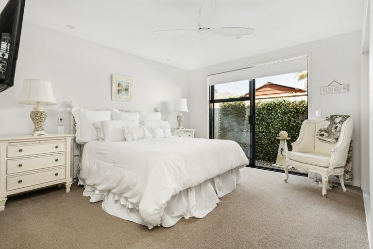 Photo of property in 18 Hugo Way, Papamoa Beach, Papamoa, 3118