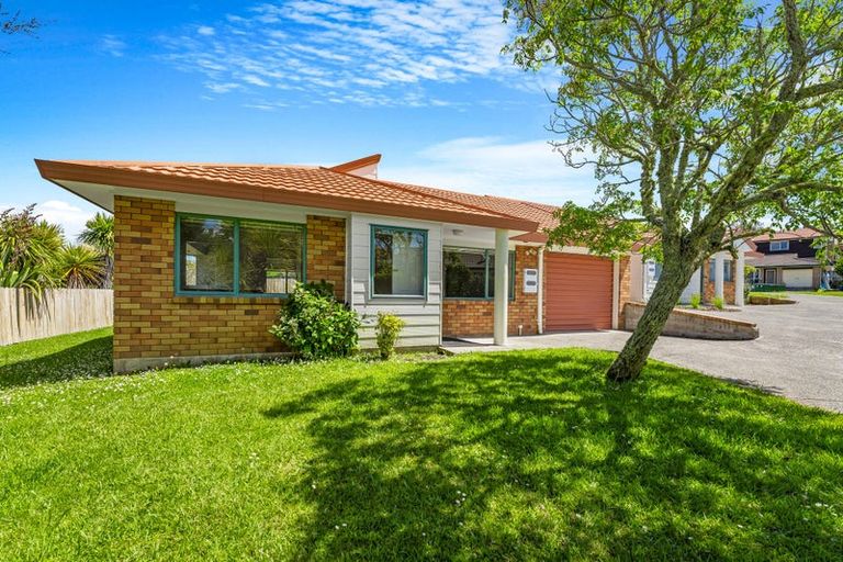 Photo of property in 2/52 Donald Street, Stanmore Bay, Whangaparaoa, 0932