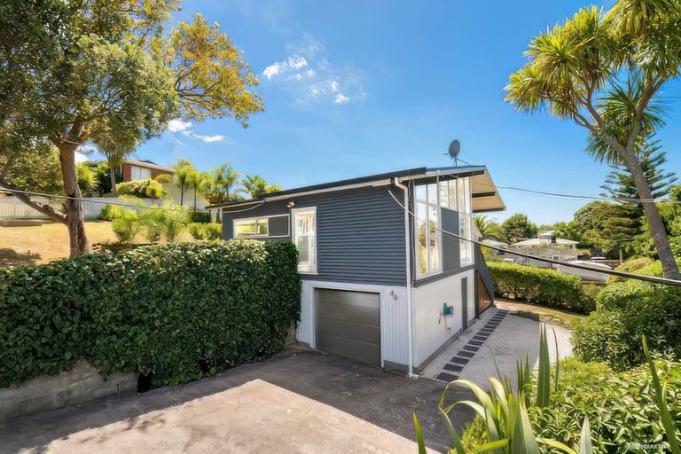 Photo of property in 44 Hogans Road, Glenfield, Auckland, 0629