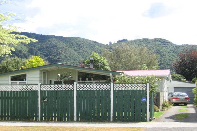 Photo of property in 65 California Drive, Totara Park, Upper Hutt, 5018