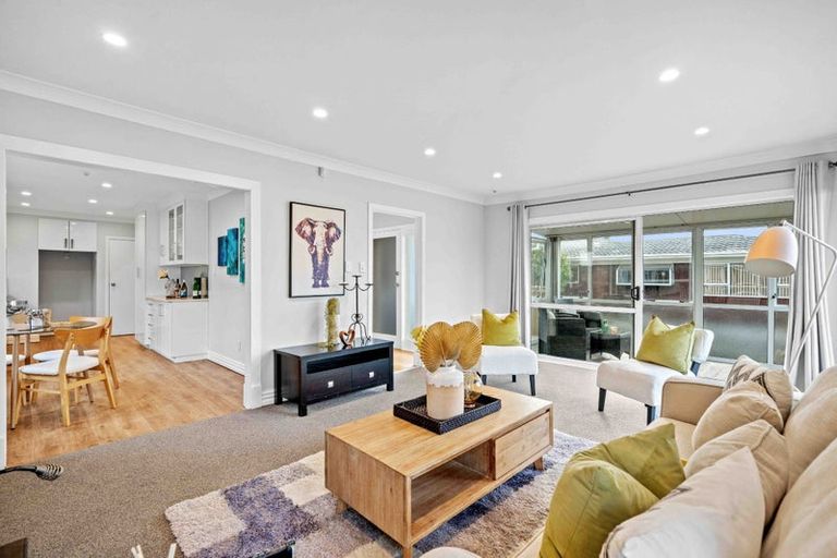 Photo of property in 19 Lawrence Crescent, Hillpark, Auckland, 2102