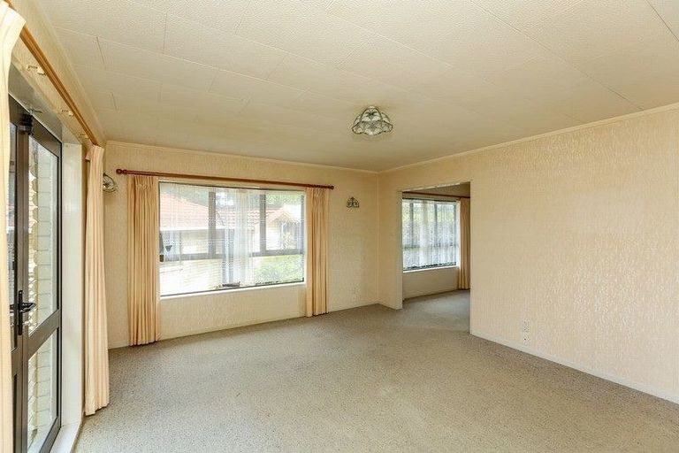 Photo of property in 8a Keats Place, Whalers Gate, New Plymouth, 4310