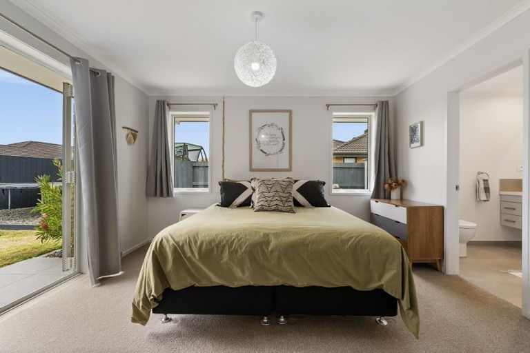 Photo of property in 17 Rainey Crescent, Papamoa Beach, Papamoa, 3118