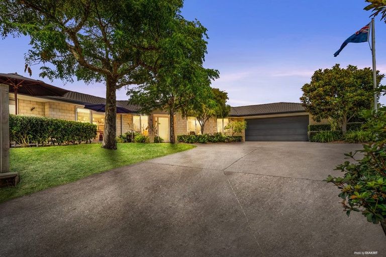 Photo of property in 10 Ernest Shackleton Place, Waiuku, 2123