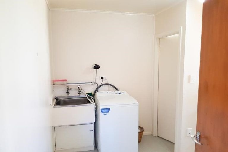 Photo of property in 3 Kilham Avenue, Northcote, Auckland, 0627