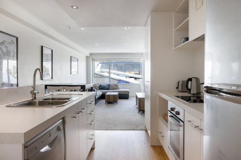 Photo of property in Algarve Apartments, 211/332 Maunganui Road, Mount Maunganui, 3116