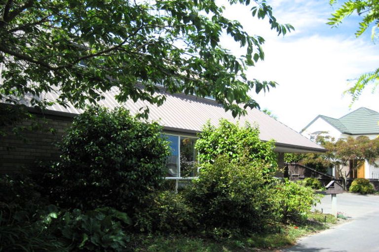 Photo of property in 11 Dorfold Mews, Avonhead, Christchurch, 8042
