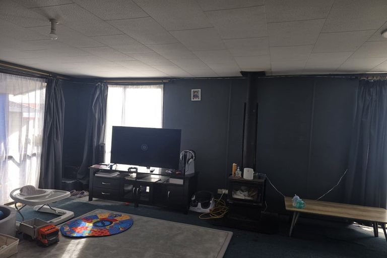 Photo of property in 1/15 Starforth Place, Henderson, Auckland, 0612