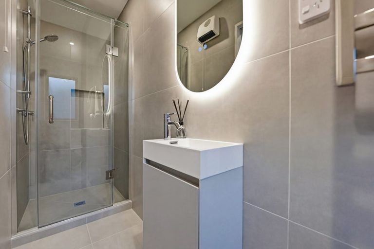 Photo of property in 72b Sycamore Drive, Sunnynook, Auckland, 0620