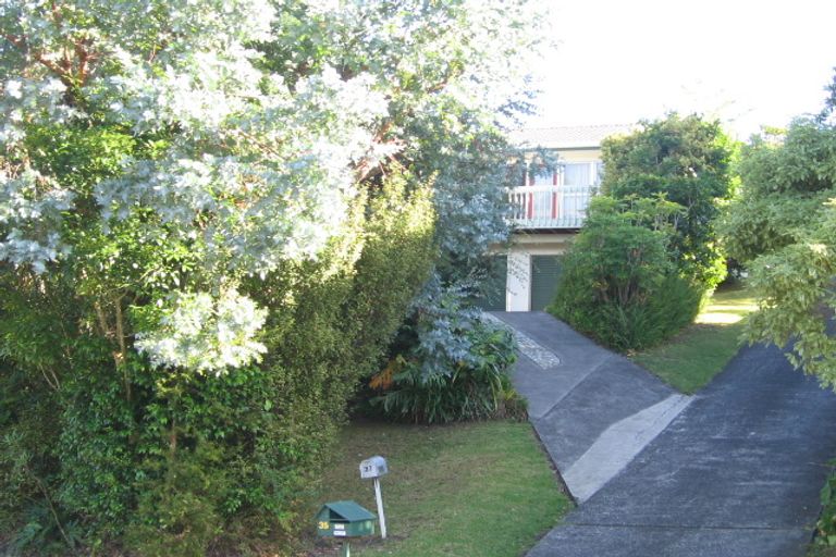 Photo of property in 35 Raymond Terrace, Northcote, Auckland, 0627