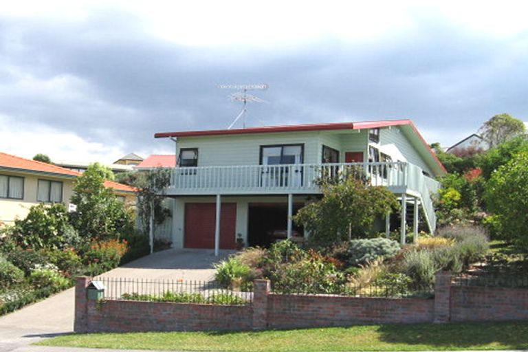 Photo of property in 5 Lagoon Way, West Harbour, Auckland, 0618