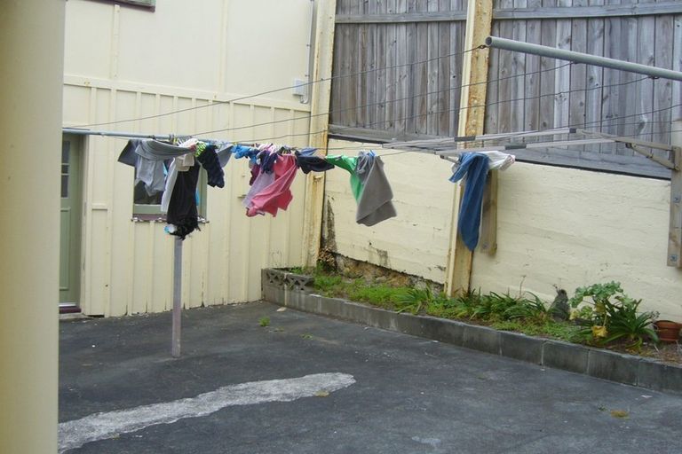 Photo of property in 4 Hawker Street, Mount Victoria, Wellington, 6011